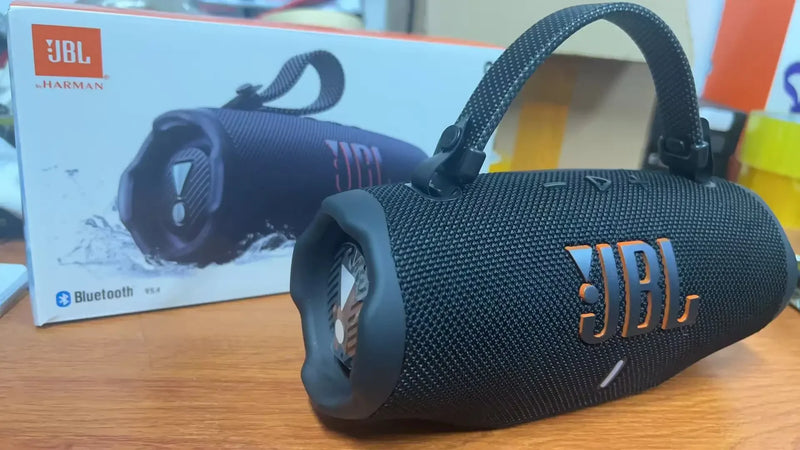 Caixa de Som Sem Fio JBL Charge 6 à Prova d'Água com Aumento de Graves e Tweeter de Precisão para Som Estéreo Portátil ao Ar Livre
