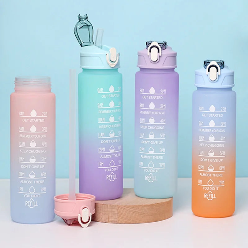 Copo de água esportivo de 700ml, resistente a altas temperaturas, copo com canudo graduado, copo de água com efeito rainbow, copo plástico com cor progressiva.